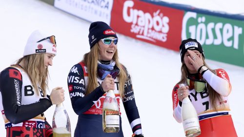 Alle spalle di Shiffrin c'è sempre un'immensa Colturi: 