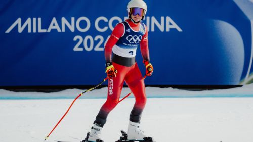 Shiffrin d'oro con Johnson, la regina non sbaglia in slalom: Peterlini out, Italia a secco