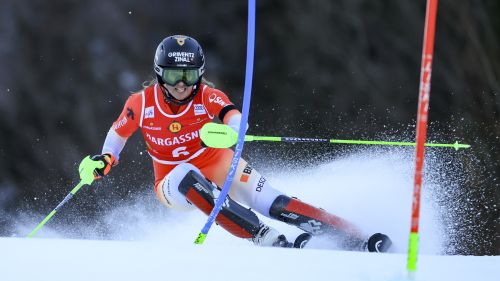 Shiffrin batte ancora Rast e non si ferma: 6 su 6 in stagione e sono 70 slalom vinti, gran gara azzurra