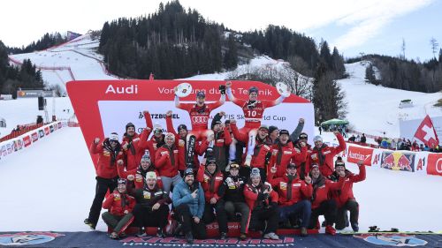 La solita festa elvetica anche ai piedi della Streif (ma che grande Haaser). Odermatt: 