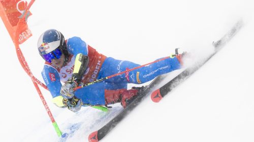 Alle 20.45 la ripartenza sul 'vetro' della Planai: Odermatt furia da rimont, Vinatzer, Borsotti e Talacci per l'Italia